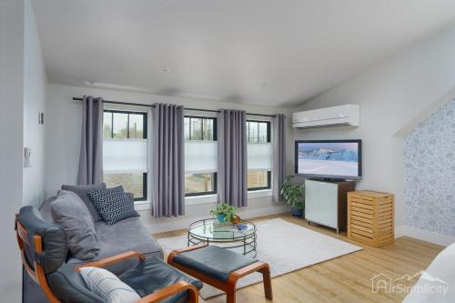 Cozy Studio Guesthouse W Soaking Tub in Northeast Park Hill