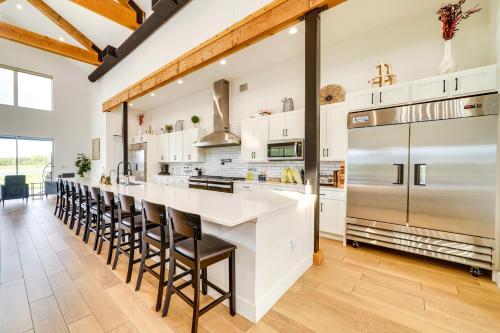 Lakefront Texas Home on Legacy Ranch in Хондо (Техас)