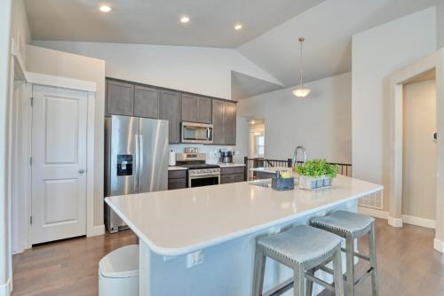 Family friendly 5bd3bath 3CarGarage GameRoom in Cimarron Hills, USA