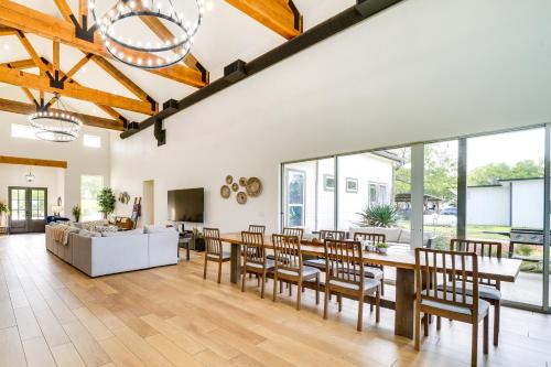 Lakefront Texas Home on Legacy Ranch in Хондо (Техас)