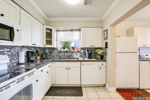 Ft Lauderdale Getaway with Yard about 4 Mi to Beach! in Fort Lauderdale, USA