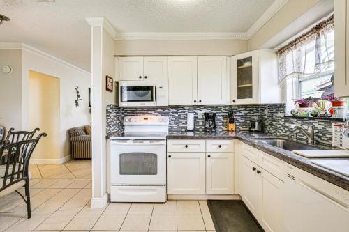 Ft Lauderdale Getaway with Yard about 4 Mi to Beach! in Fort Lauderdale, USA