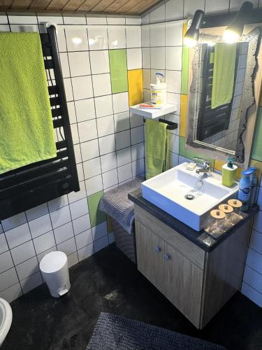 Fürdőszoba, Adega JB in Faial Horta