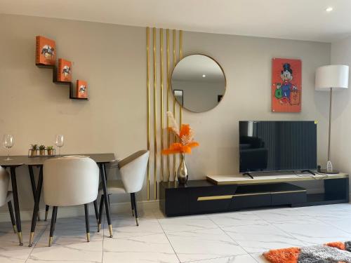 Hermes Suite- By One Leeds Road in Other