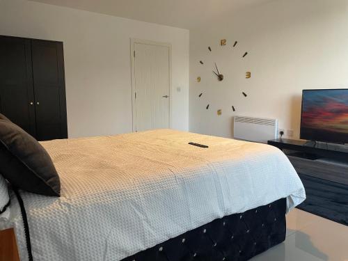 Hermes Suite- By One Leeds Road in Other