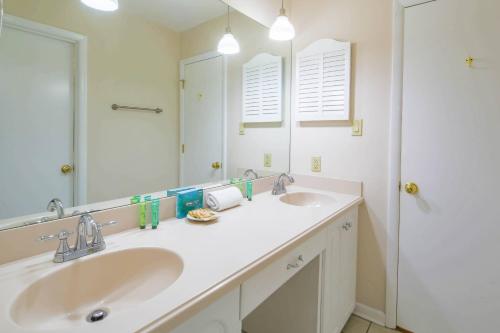 Water's Edge Water's Edge