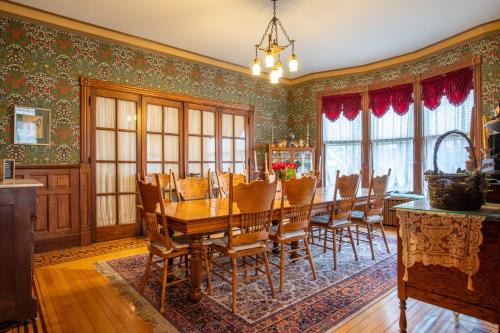 Aurora Staples Inn in Stillwater (MN)