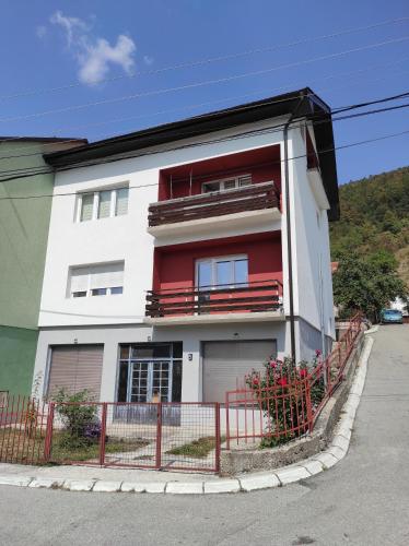 A szálláshely kívülről, Sunčana strana (Suncana strana) in Nova Varoš