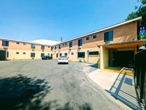 Star Inn Hotel in Maywood, USA
