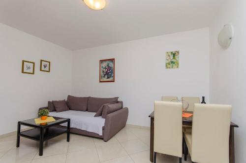 One-Bedroom Apartment - Ground Floor image 7