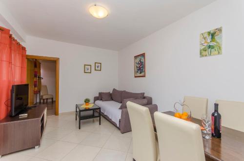 One-Bedroom Apartment - Ground Floor image 6