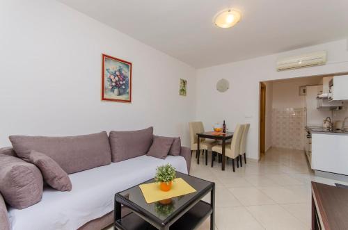 One-Bedroom Apartment - Ground Floor image 5