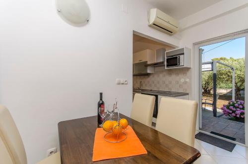 One-Bedroom Apartment - Ground Floor image 3