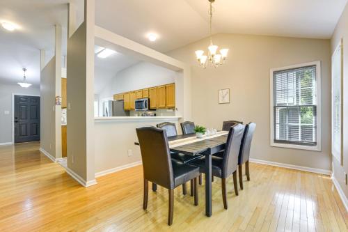 Park Village Home with Pond 6 Mi to Downtown Cary in Cary, USA