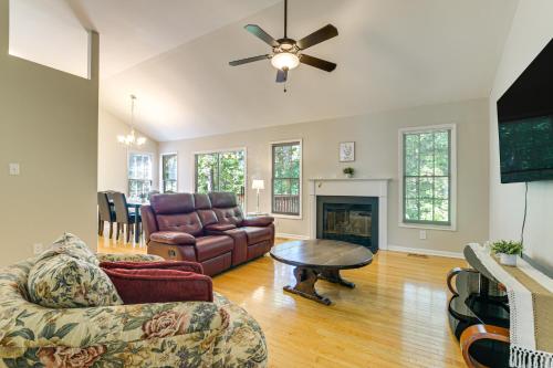 Park Village Home with Pond 6 Mi to Downtown Cary in Cary, USA