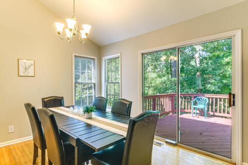 Park Village Home with Pond 6 Mi to Downtown Cary in Cary, USA