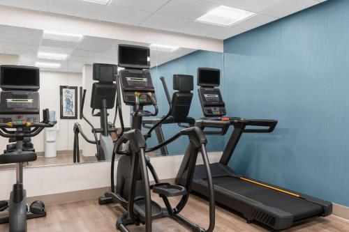 Holiday Inn Express Hotel & Suites Coralville By IHG - 피트니스 센터