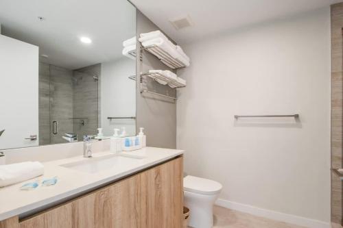 Modern Central 2-bedroom 2-bathroom Pool Parking in Miami, USA