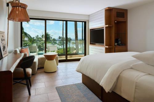 King Room with Partial Ocean View image 2