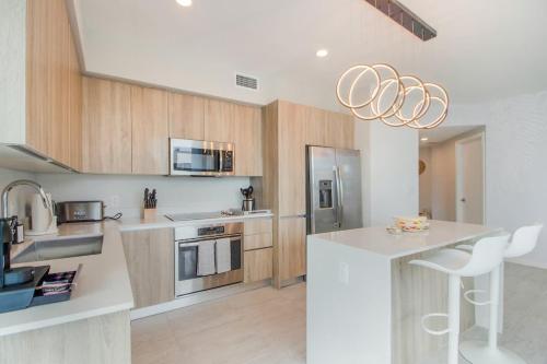Modern Central 2-bedroom 2-bathroom Pool Parking in Miami, USA