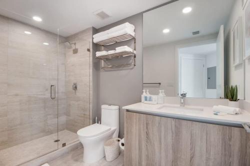 Modern Central 2-bedroom 2-bathroom Pool Parking in Miami, USA