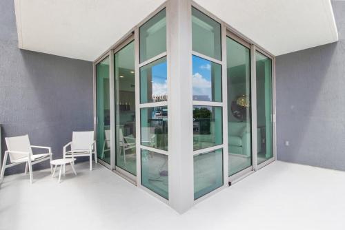 Modern Central 2-bedroom 2-bathroom Pool Parking in Miami, USA