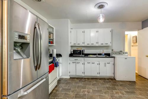 Home Sweet Home For Friends & Family Very Spacious in Decatur, USA