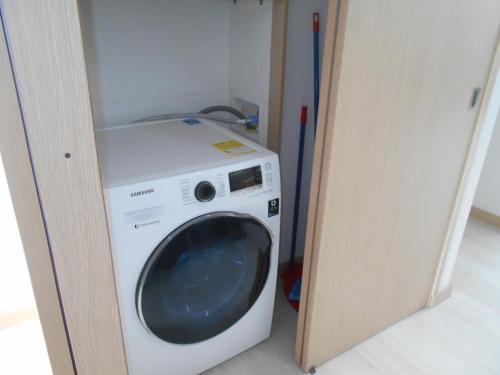 One-Bedroom Apartment image 1