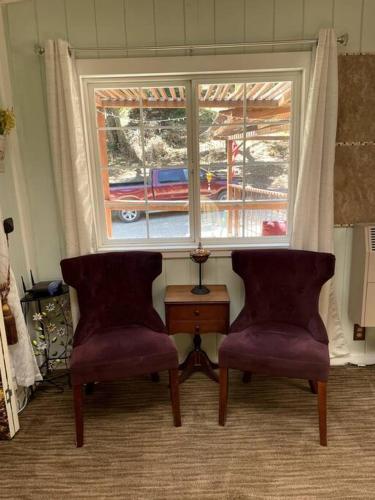 Cabin in the Oaks! Private spa! Outdoor Shower