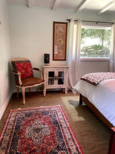 Cabin in the Oaks! Private spa! Outdoor Shower