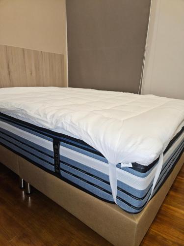 3BR The Luxurie at Paradigm Mall Residences 3BR The Luxurie at Paradigm Mall Residences