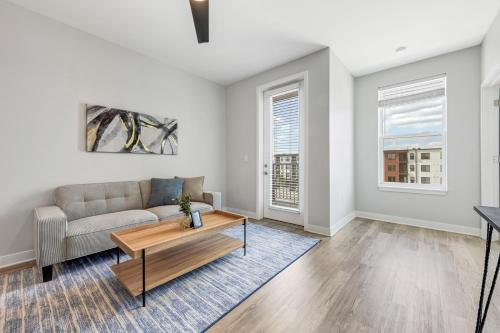 Bold 2415 I Stunning One Bedroom Modern Suite in Saint Peters, USA