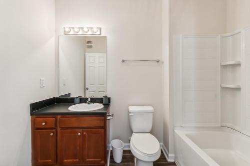 Verandas 1836 I Modern 2bd I Parking I Pool I Gym in Valley, USA