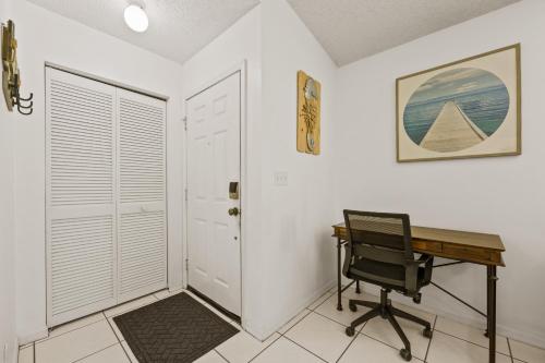 2BR retreat close to beach with private backyard in St. Augustine, USA