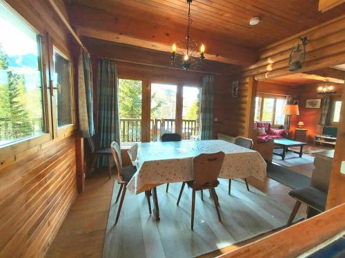 Chalet spacieux - 3 chambres, vue pistes, garage privé (Chalet spacieux - 3 chambres, vue pistes, garage prive) in La Plagne