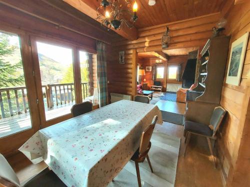Chalet spacieux - 3 chambres, vue pistes, garage privé (Chalet spacieux - 3 chambres, vue pistes, garage prive) in La Plagne