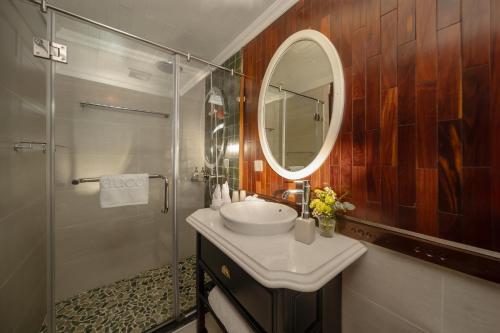 Deluxe Room with Balcony 3 Days 2 Nights image 6