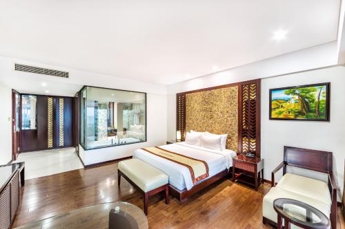 room detail thumbnail 1