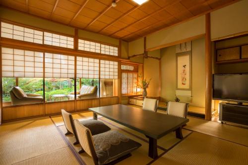 Japanese-Style Superior Twin Room with Garden View
