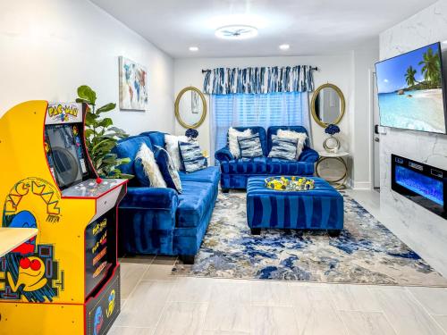 Elegant Serene- Townhome, 10 Mi to Downtown, near Airport in Forest Park, USA