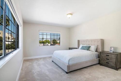 6BR Villa with Large Backyard Beverly Hills Adj in Los Angeles, USA