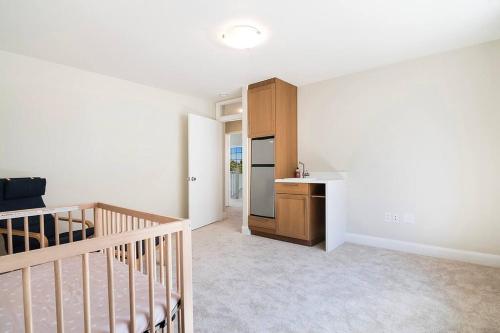 6BR Villa with Large Backyard Beverly Hills Adj in Los Angeles, USA