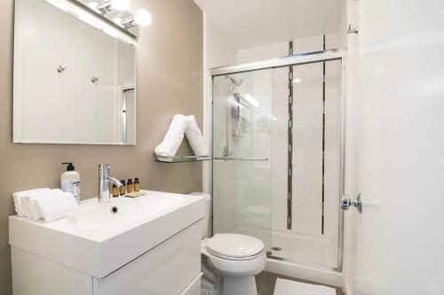 6BR Villa with Large Backyard Beverly Hills Adj in Los Angeles, USA