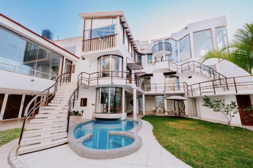 Casa Blan ca Pimentel in Pimentel