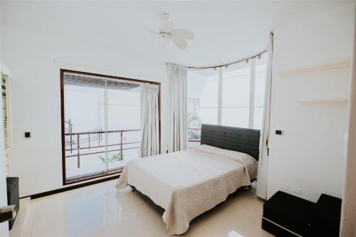 Casa Blan ca Pimentel in Pimentel