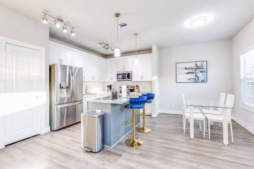 NEW Classic Cozy Gem Med NRG in Houston, USA