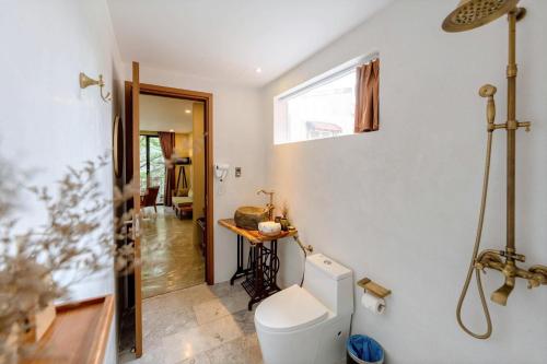 Junior Suite with Balcony image 2