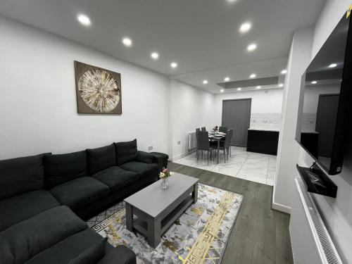 Lovely Home near BHX airport, NEC, Бирмингем