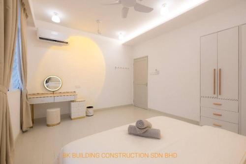 White House Semi D 6Room 12Pax