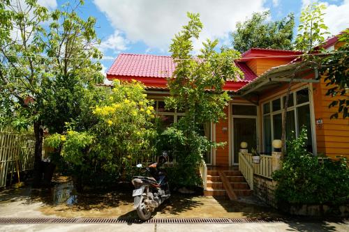 ทัศนียภาพภายนอกโรงแรม, Yellow Star Kampot in กำปอต